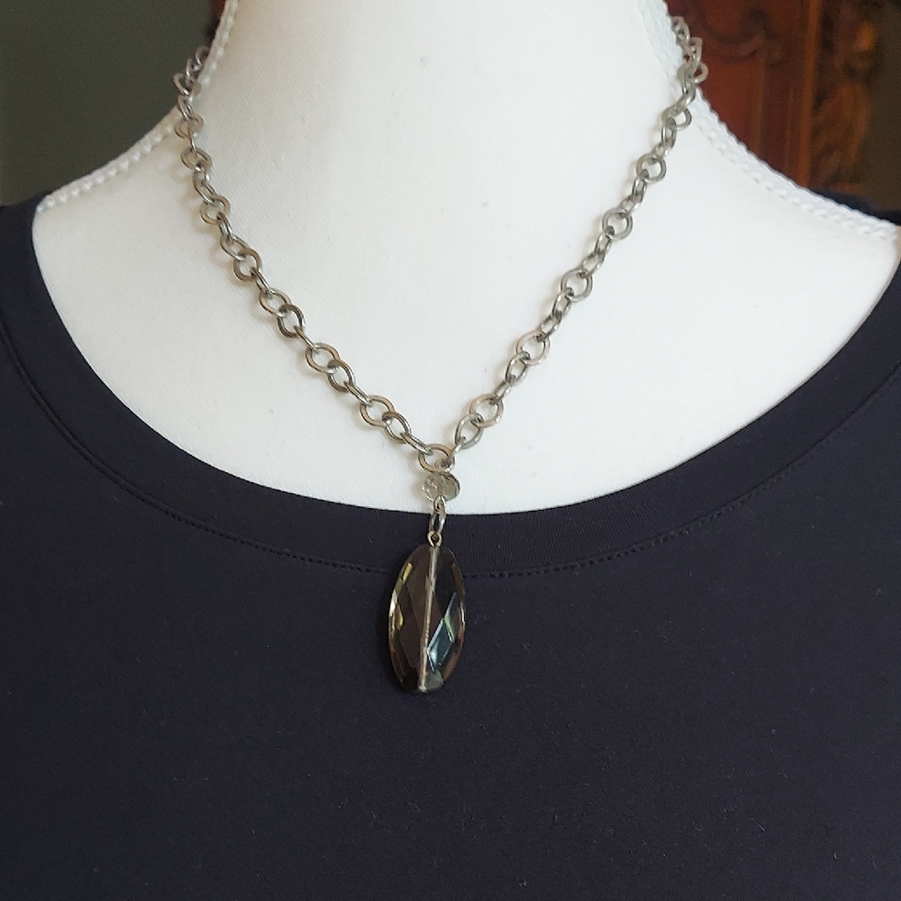 Elegant Silver Chain Necklace with Black Pendant